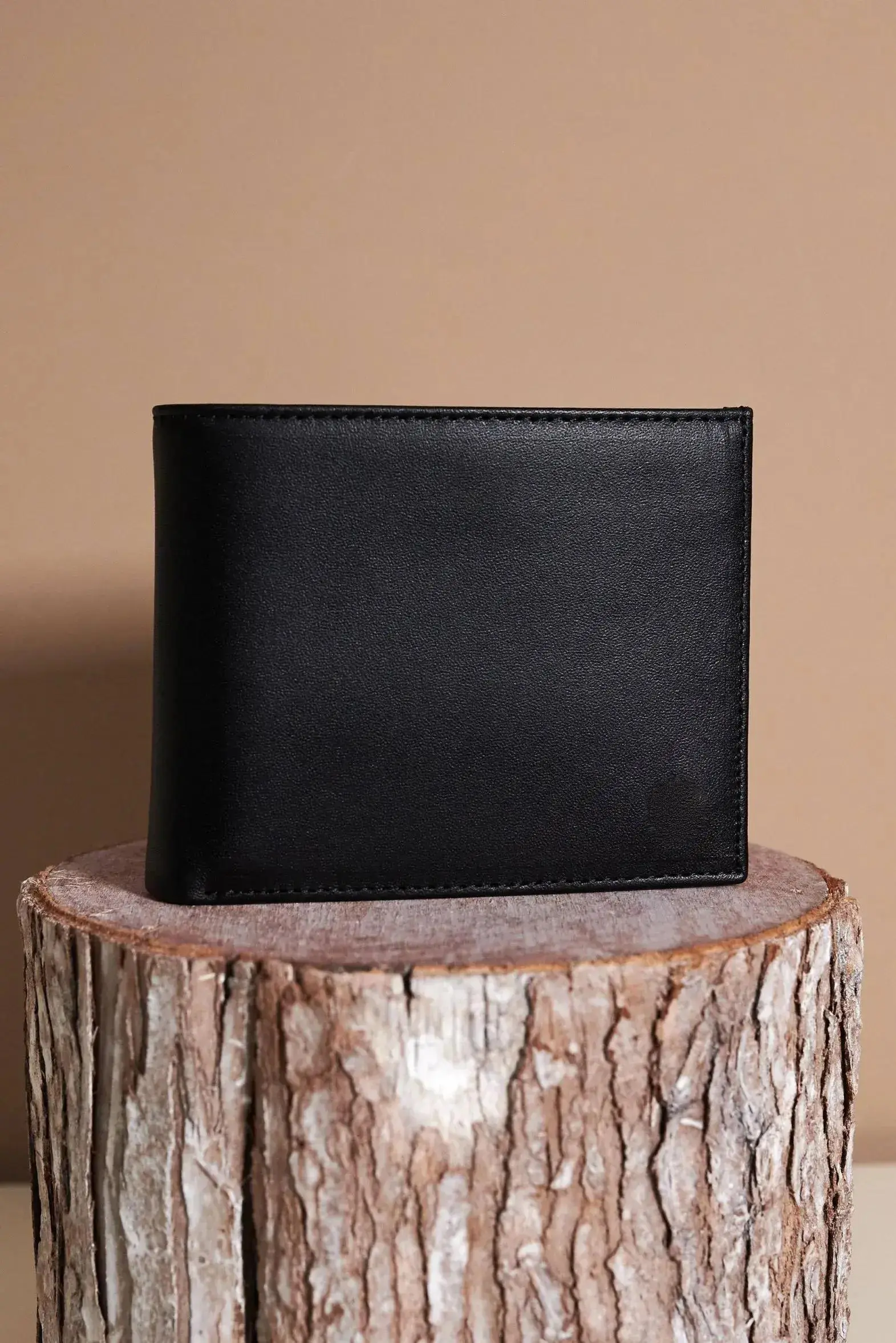 Classic Black Bifold – Compact Edition